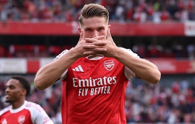 24-1755991882-gyokeres-lap-cu-dup-trong-tran-thang-5-0-cua-arsenal.jpg