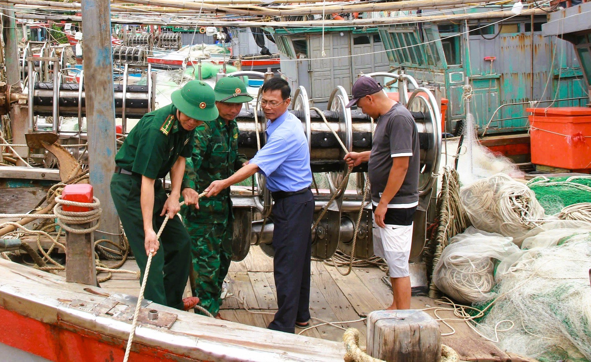 Bão số 5 đang lao nhanh vào bờ, Thanh Hóa ban lệnh cấm biển- Ảnh 1.