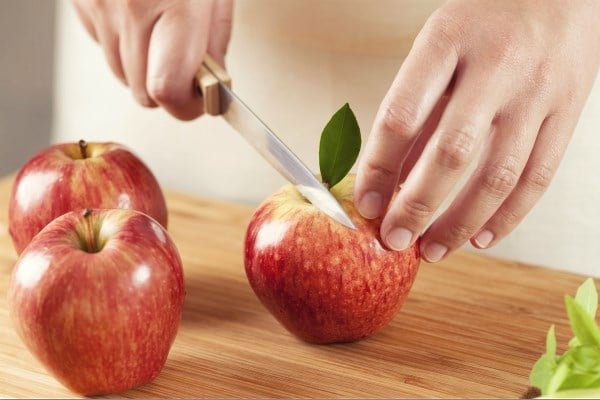 Một hộp hoa quả cắt sẵn có bao nhiêu rủi ro vệ sinh? Nếu bạn vẫn muốn ăn thì hãy ghi nhớ 4 điều khi mua- Ảnh 2.