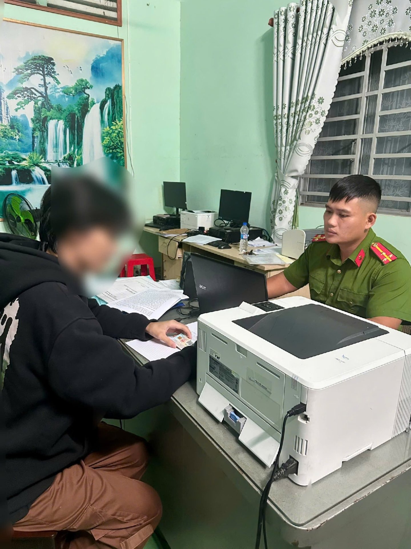 Giải cứu nạn nhân bắt cóc online ở Đồng Nai: Thủ đoạn lừa đảo tinh vi - Ảnh 1.