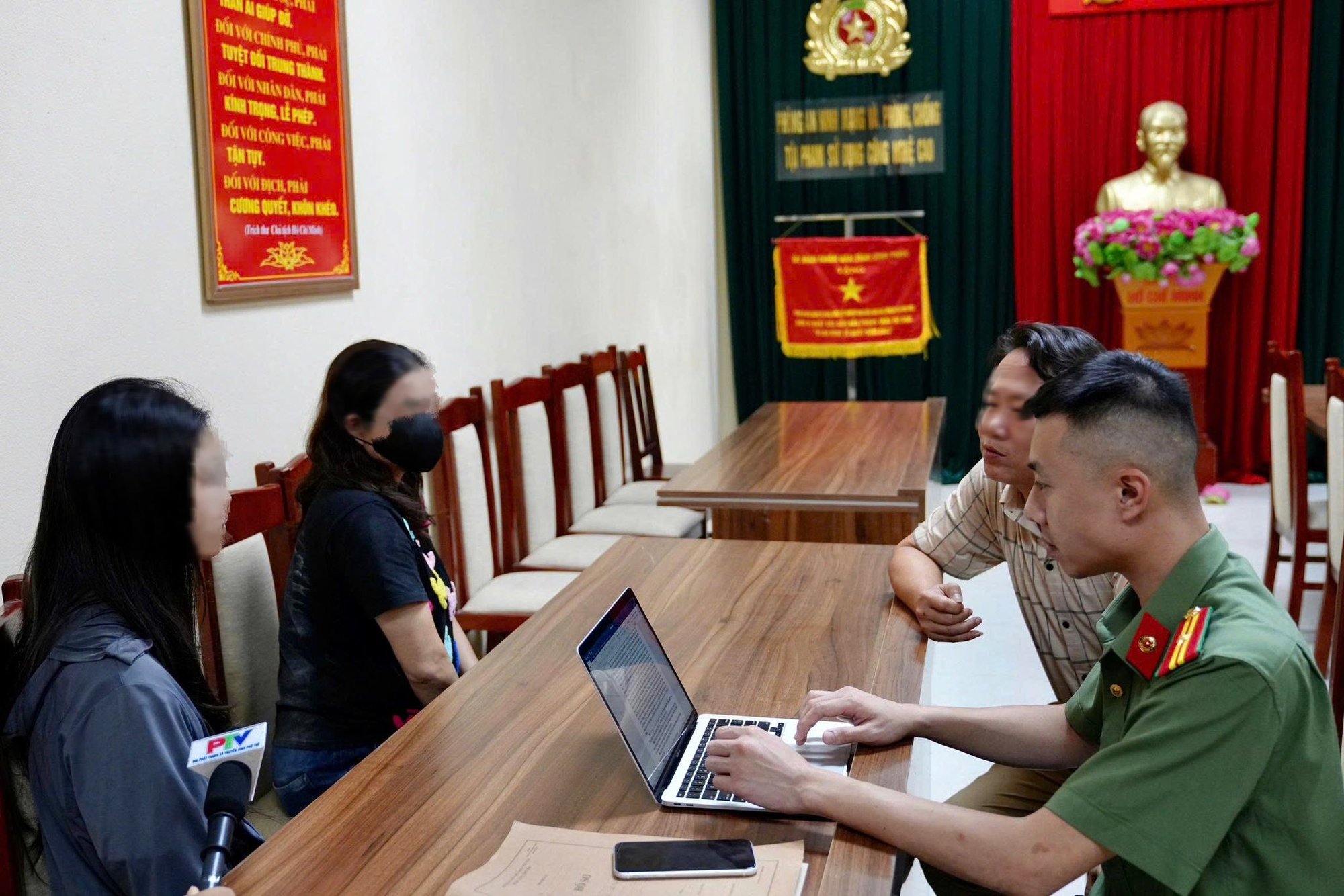 Cô gái 18 tuổi bị bắt cóc online và yêu cầu tiền chuộc Tại Phú Thọ - Ảnh 1.
