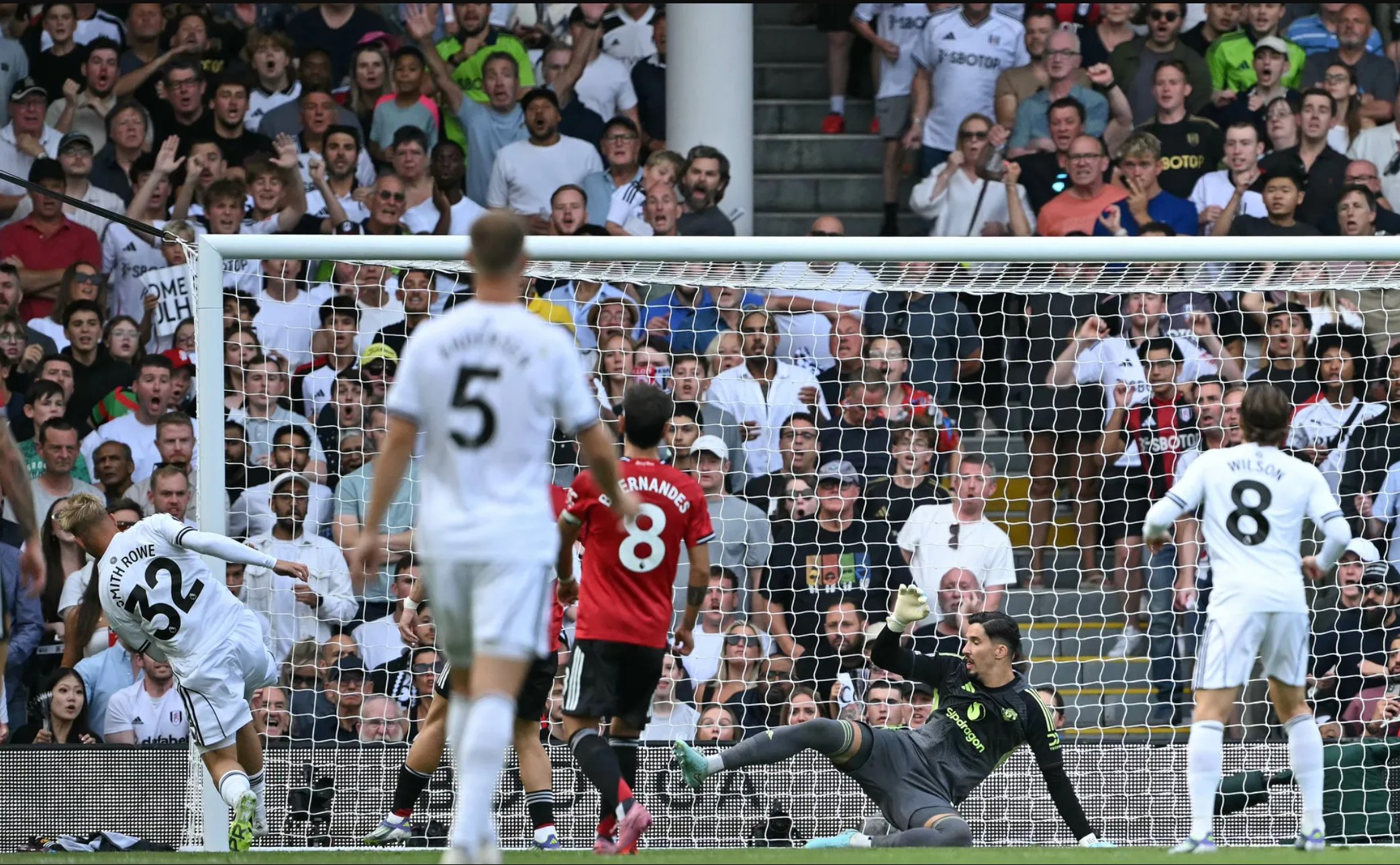 Chia điểm với Fulham, Man United chìm sâu cuối bảng Ngoại hạng - Ảnh 4.
