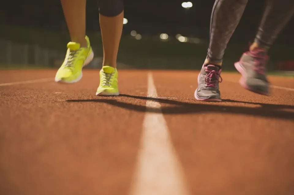 Đi bộ hay chạy bộ 5km: Cách nào giúp cơ thể khỏe hơn, đốt mỡ nhanh hơn?- Ảnh 3.