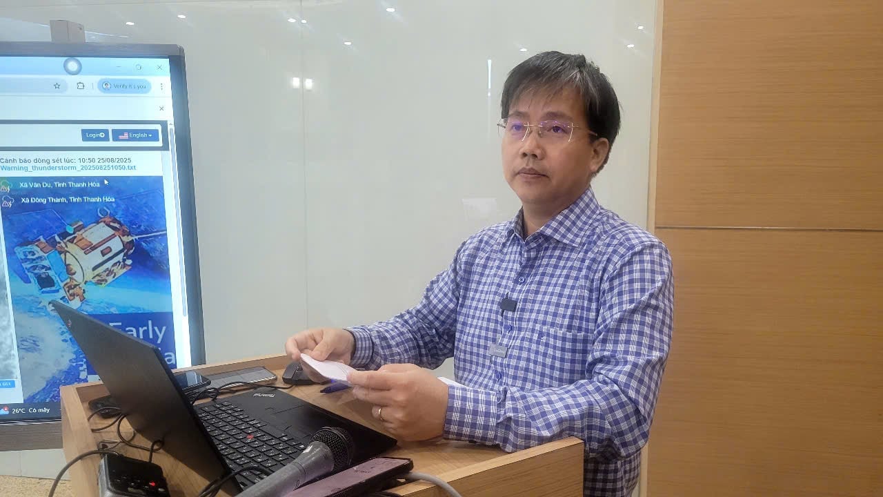 Bão số 5 bất ngờ di chuyển chậm lại, thời gian quần thảo trên đất liền kéo dài- Ảnh 1.