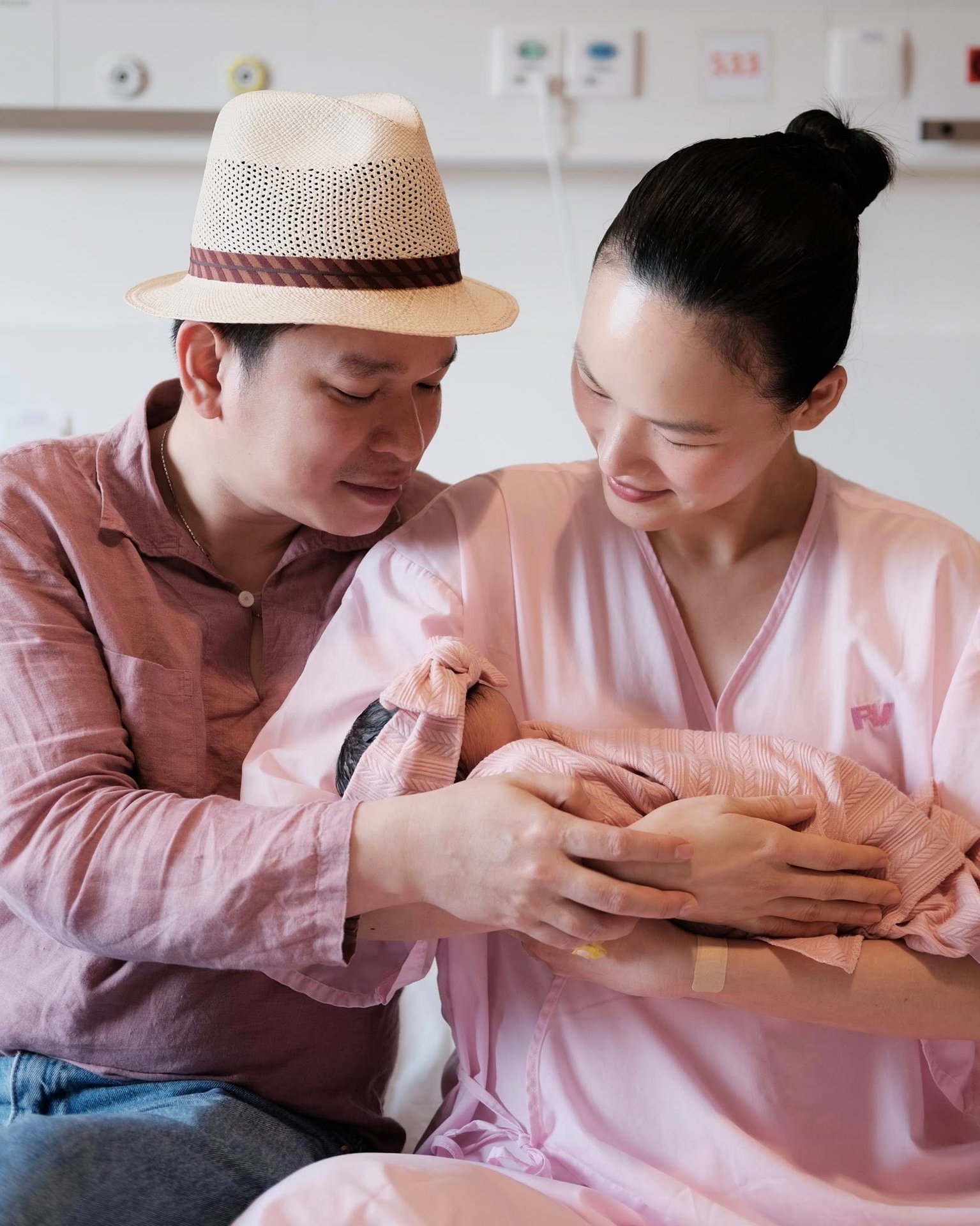 Siêu mẫu Vbiz và chồng bác sĩ chào đón con đầu lòng sau hơn 1 năm kết hôn- Ảnh 2.