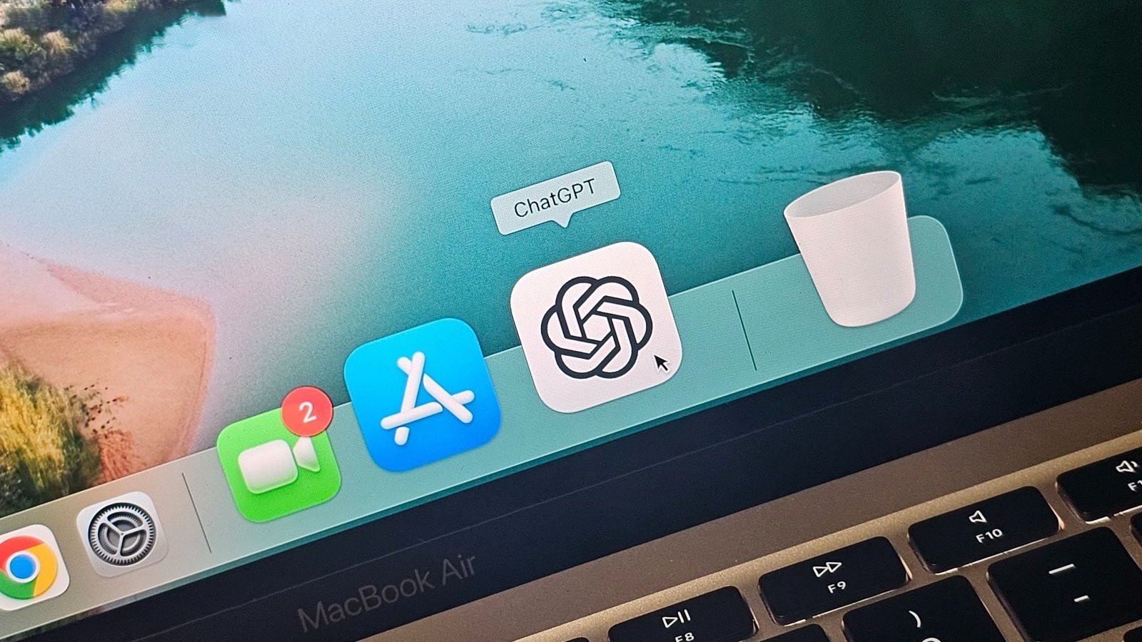 Apple ra mắt công cụ giám sát nhân viên sử dụng ChatGPT trong doanh nghiệp - Ảnh 2.
