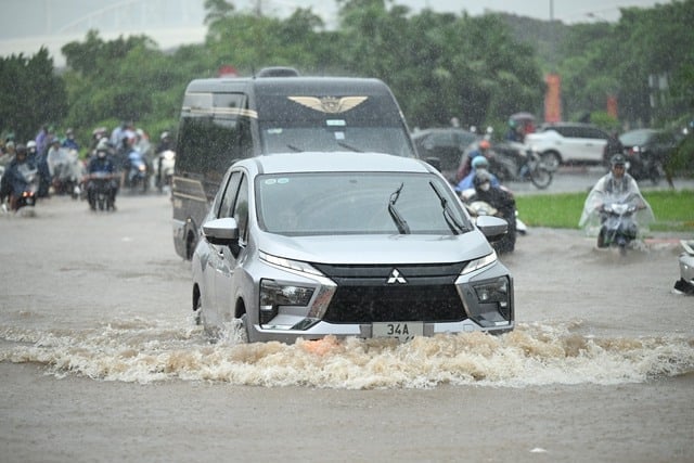 26-1756169123-ha-noi-sang-nay-mua-trang-troi-duong-nao-cung-ngap.jpg