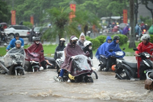 26-1756169123-ha-noi-sang-nay-mua-trang-troi-duong-nao-cung-ngap.jpg