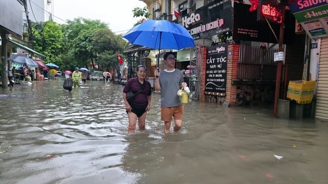 26-1756171068-ha-noi-sang-nay-mua-trang-troi-duong-nao-cung-ngap.jpg