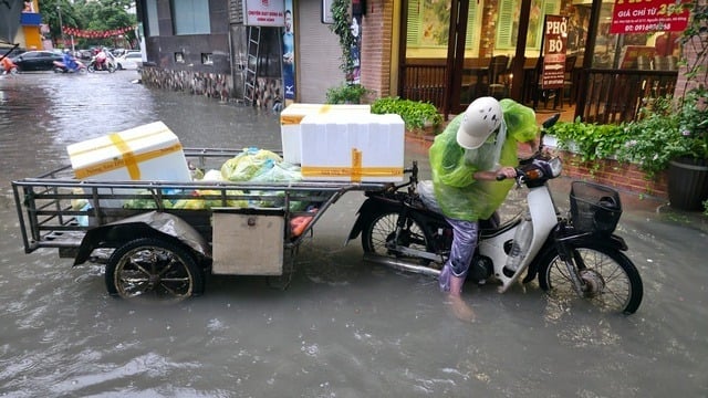 26-1756171068-ha-noi-sang-nay-mua-trang-troi-duong-nao-cung-ngap.jpg