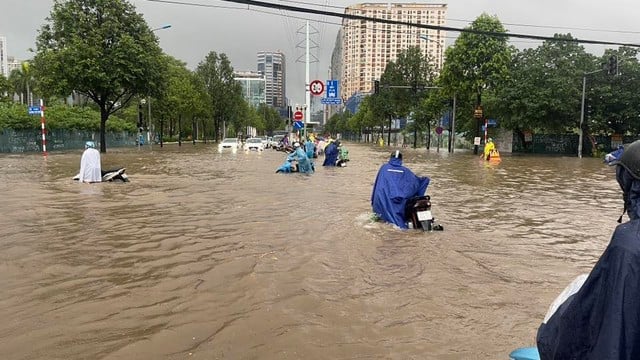 26-1756174487-ha-noi-sang-nay-mua-trang-troi-duong-nao-cung-ngap.jpg