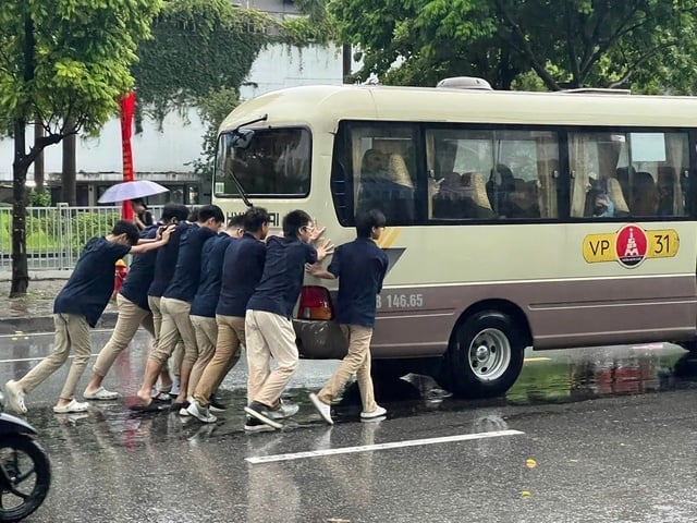 26-1756174487-ha-noi-sang-nay-mua-trang-troi-duong-nao-cung-ngap.jpg