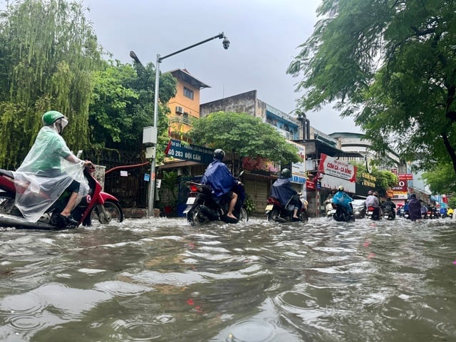 26-1756175047-ha-noi-sang-nay-mua-trang-troi-duong-nao-cung-ngap.jpg