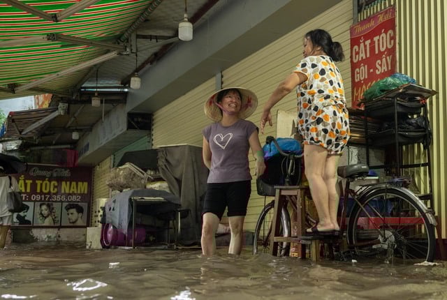 26-1756176442-ha-noi-sang-nay-mua-trang-troi-duong-nao-cung-ngap.jpg