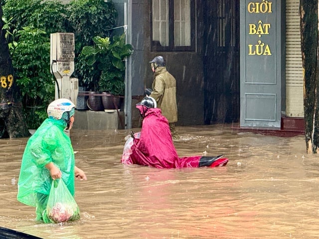 26-1756178483-ha-noi-sang-nay-mua-trang-troi-duong-nao-cung-ngap.jpg