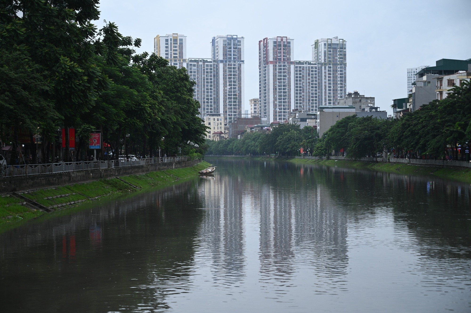 26-1756190465-ha-noi-sang-nay-mua-trang-troi-duong-nao-cung-ngap.jpg