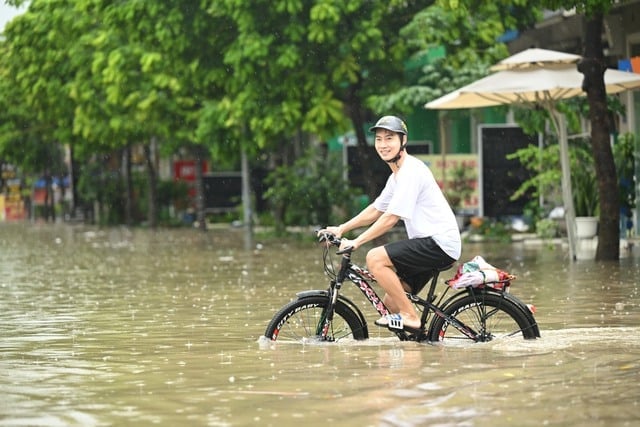 26-1756190767-ha-noi-sang-nay-mua-trang-troi-duong-nao-cung-ngap.jpg