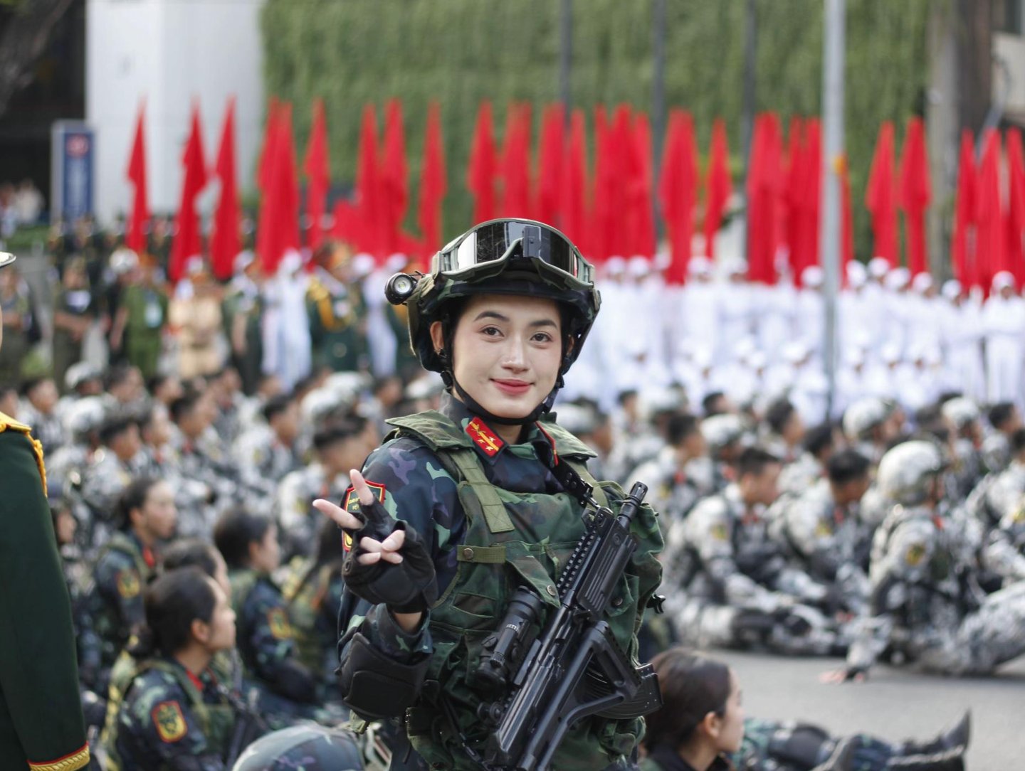 10 nữ quân nhân Việt Nam chỉ cần nở nụ cười là khuynh đảo mạng xã hội- Ảnh 10.