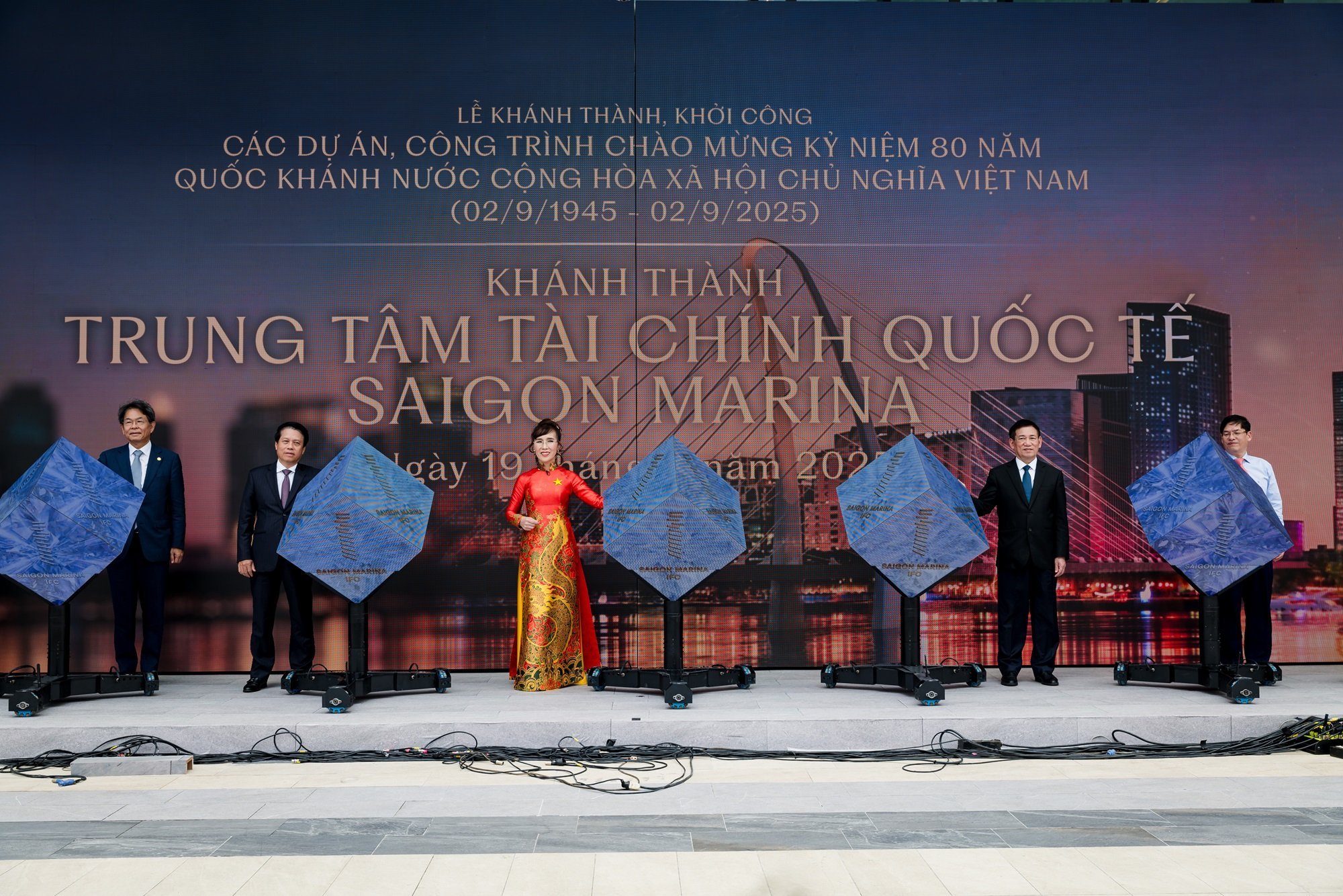 Bên trong biểu tượng tài chính 55 tầng Saigon Marina IFC, một trong những tòa nhà cao nhất Việt Nam- Ảnh 1.