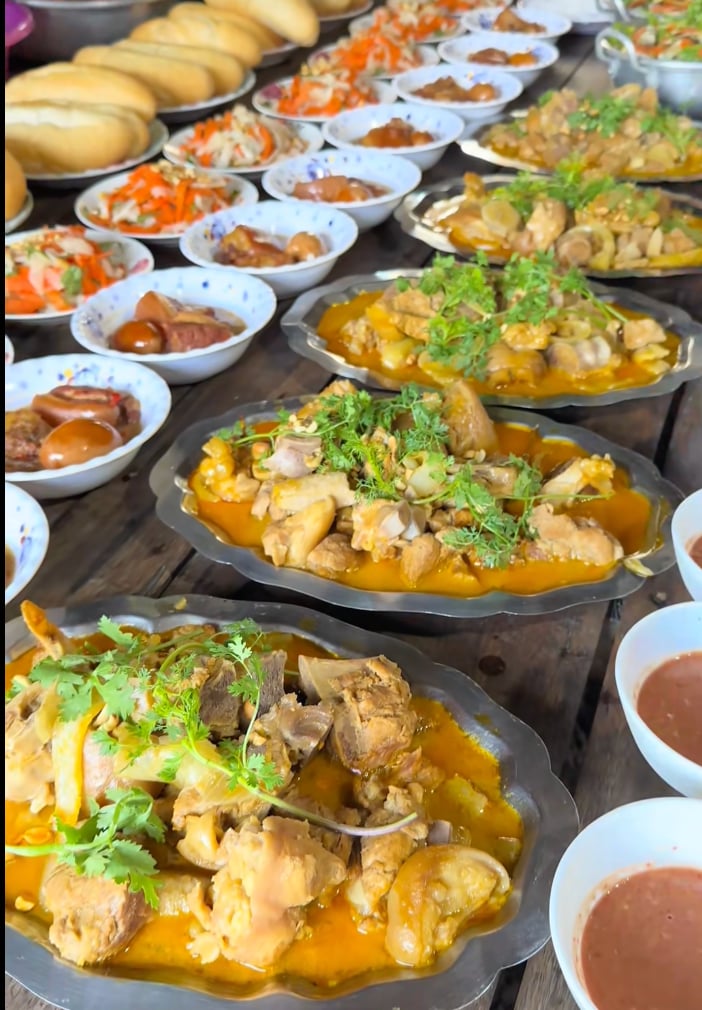Đi đám giỗ miền Tây, nơi được hưởng nhiều 