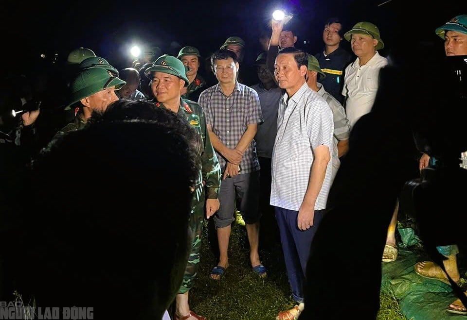 Vỡ đê kênh trong đêm, Chủ tịch tỉnh Thanh Hóa tới hiện trường chỉ đạo khắc phục- Ảnh 3.