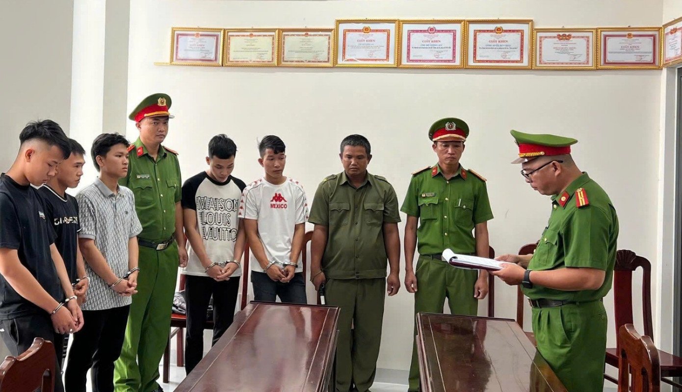 cong-an-khoi-to-bat-tam-giam-5-doi-tuong-gay-roi-4164.jpg