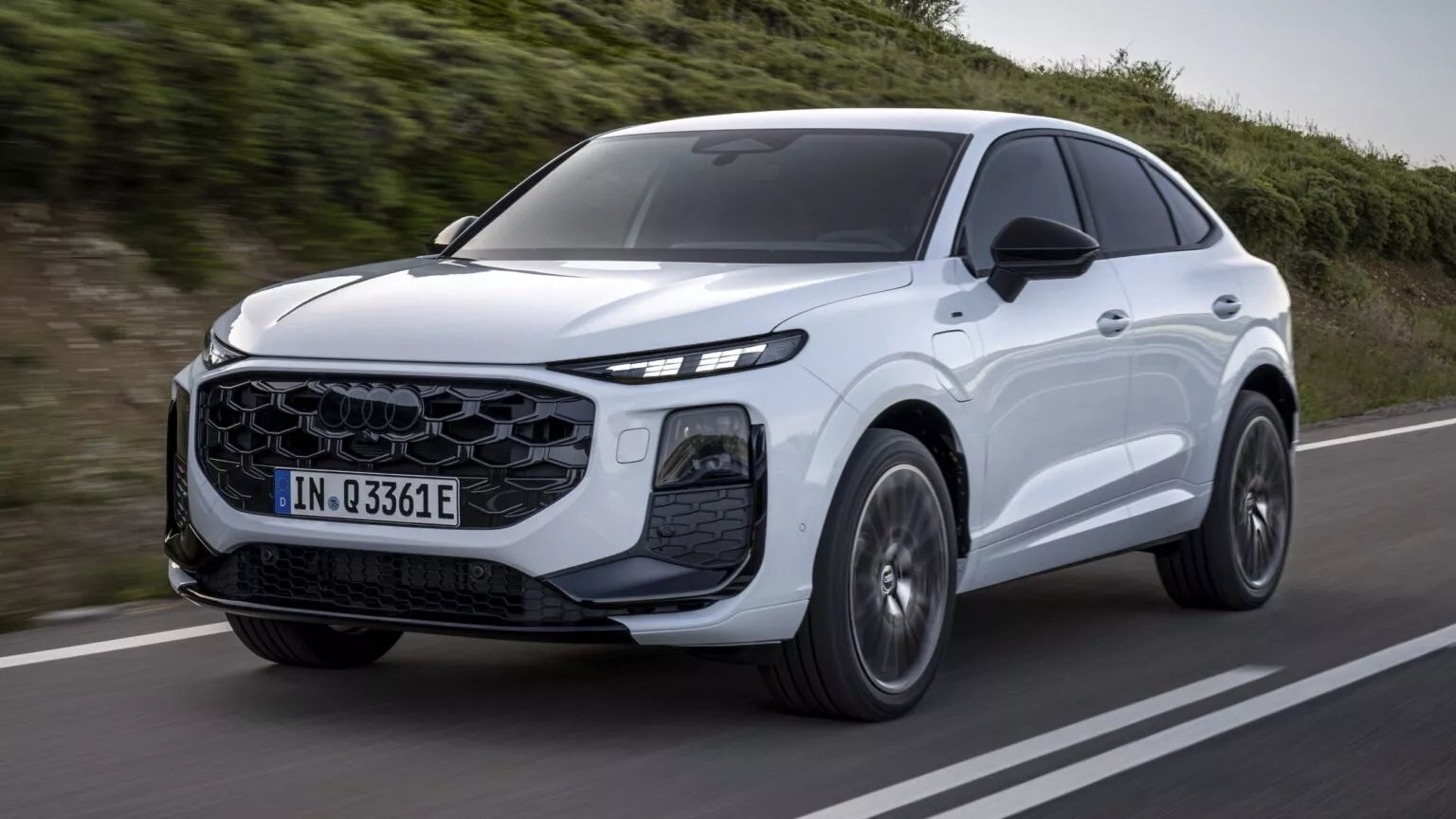 Audi Q3 Sportback 2026 ra mắt: Màn lớn hơn, mạnh tới 268 mã lực, có bản chạy được 117km không cần xăng - Ảnh 4.