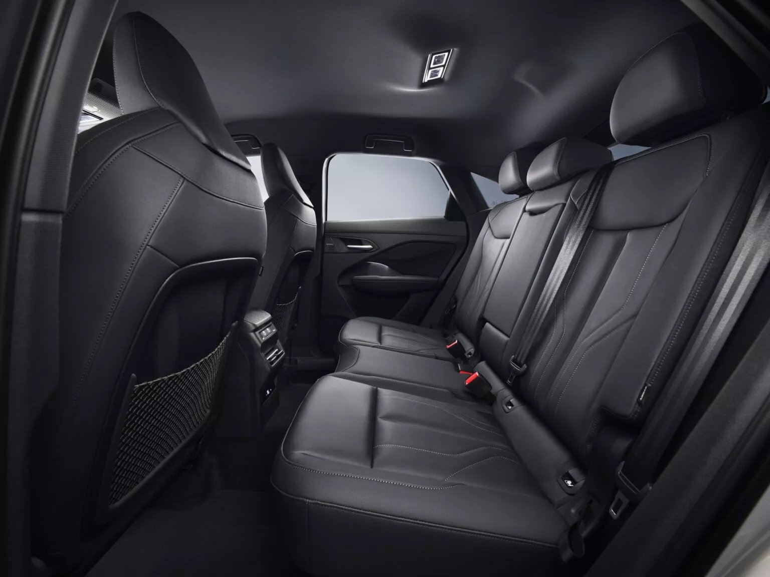 Audi Q3 Sportback 2026 ra mắt: Màn lớn hơn, mạnh tới 268 mã lực, có bản chạy được 117km không cần xăng - Ảnh 15.