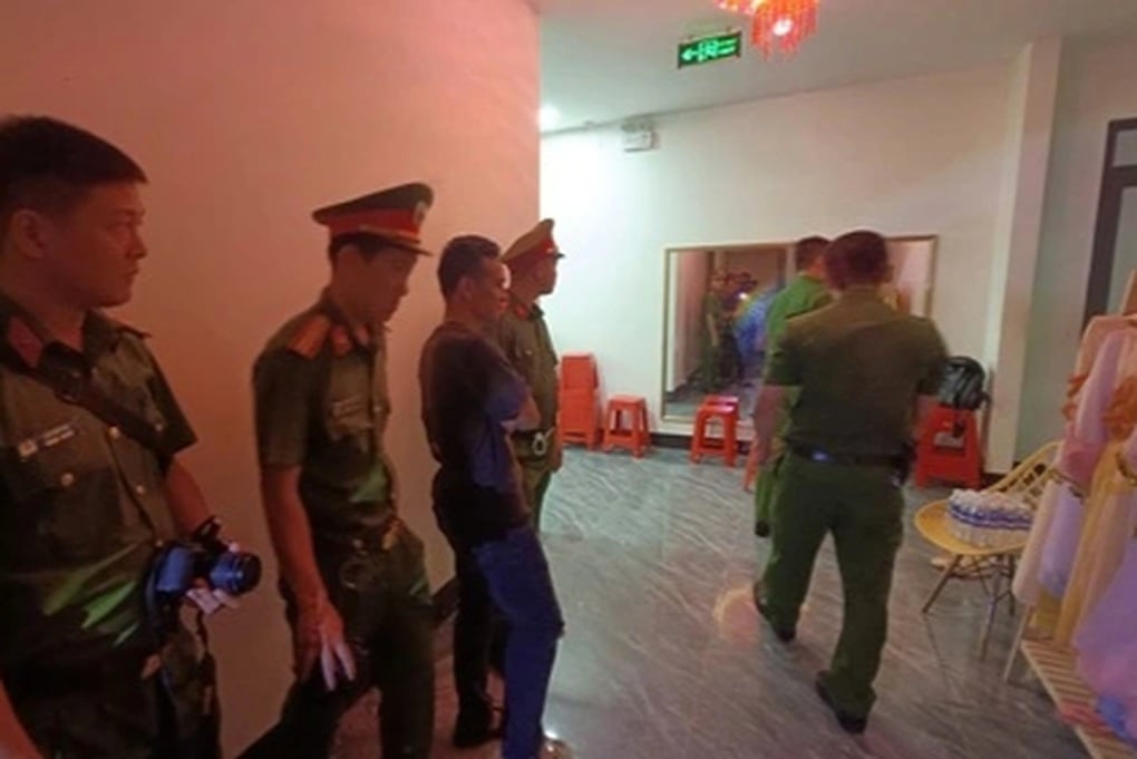 Phát hiện nhiều nữ nhân viên massage đang bán dâm - 1