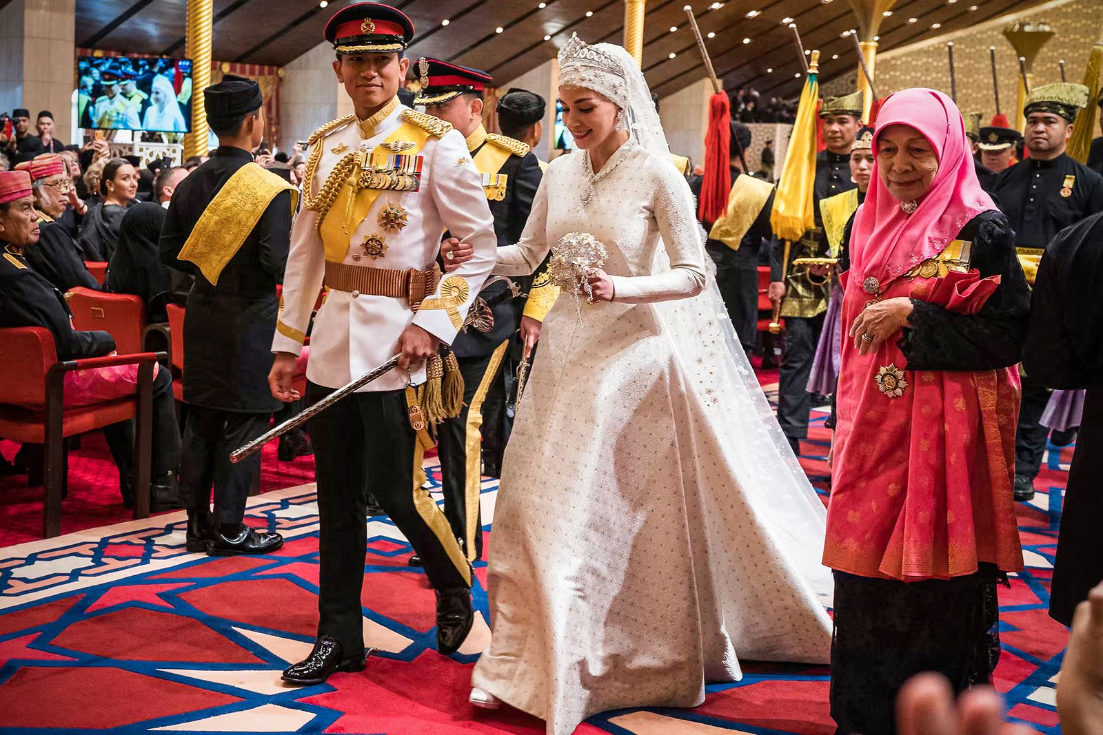 Vợ chồng Hoàng tử Brunei hiện ra sao sau gần 2 năm tổ chức đám cưới 10 ngày gây chú ý toàn cầu?- Ảnh 1.
