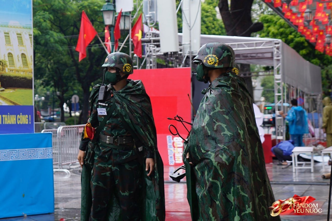 Cận cảnh: Lực lượng Công binh tất bật rà phá bom mìn, đảm bảo an toàn tuyệt đối trước buổi sơ duyệt diễu binh diễu hành A80- Ảnh 1.
