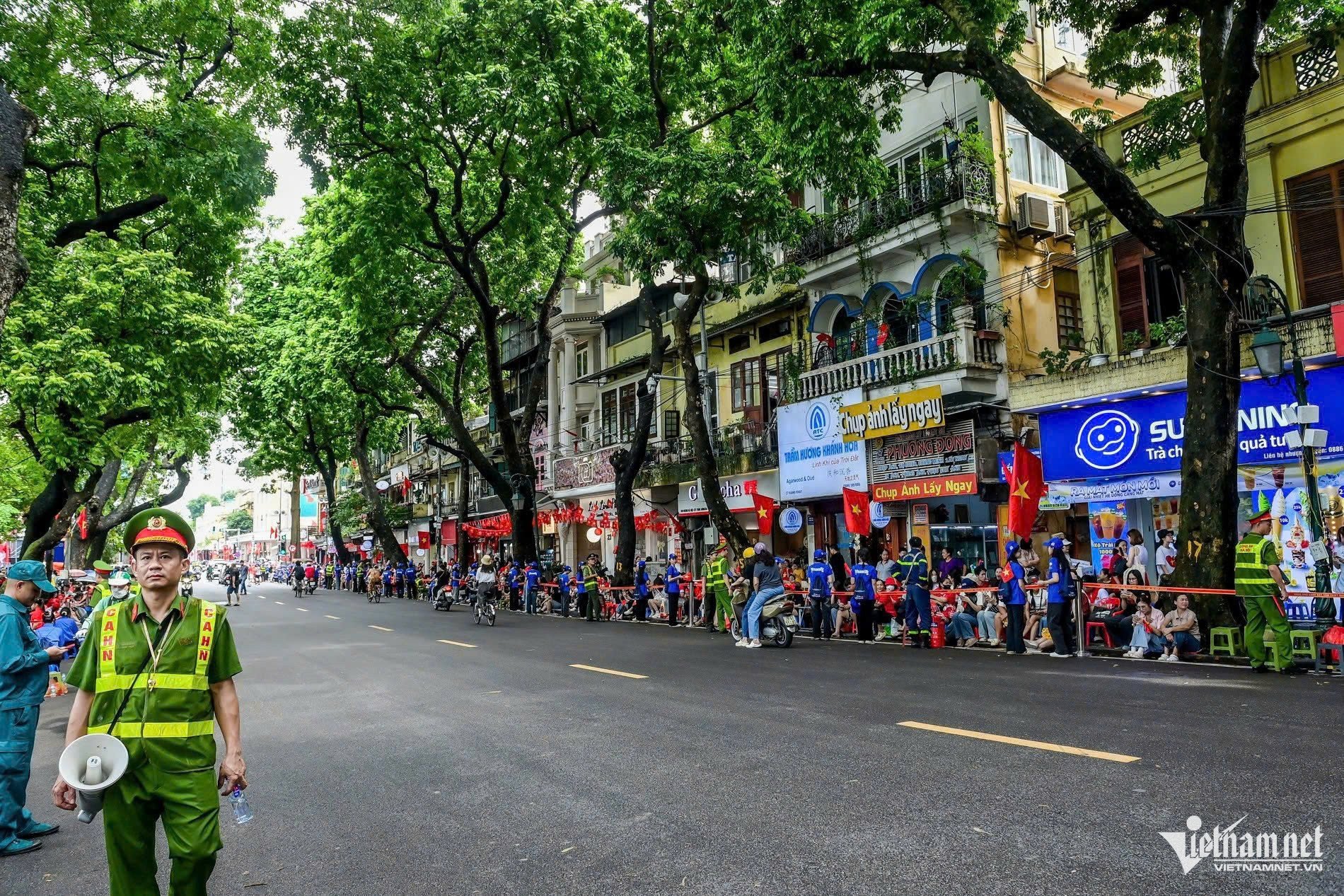 W-duyet binh 2.jpg