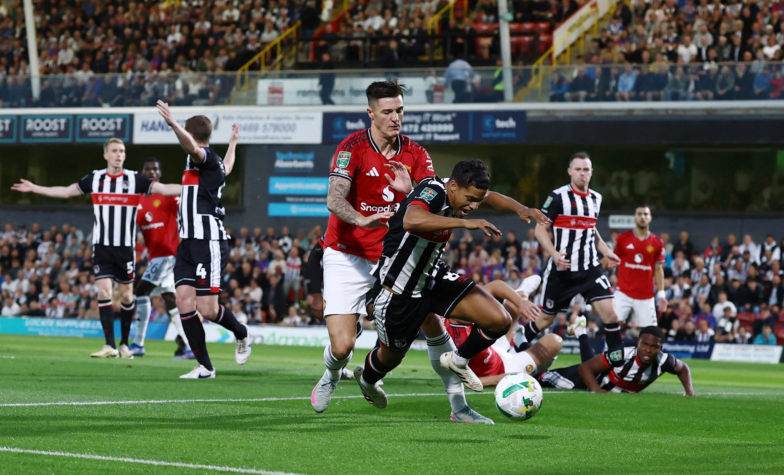 MU vs Grimsby anh 4
