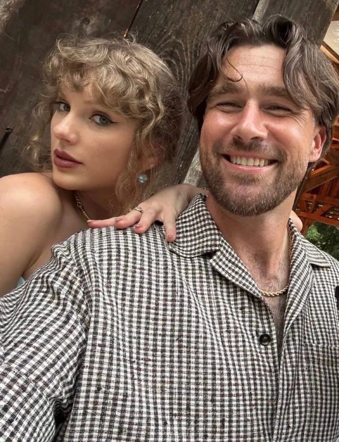 Hợp đồng tiền hôn nhân của Taylor Swift - Travis Kelce: Cầu thủ 1m96 chịu thiệt ký thỏa thuận
