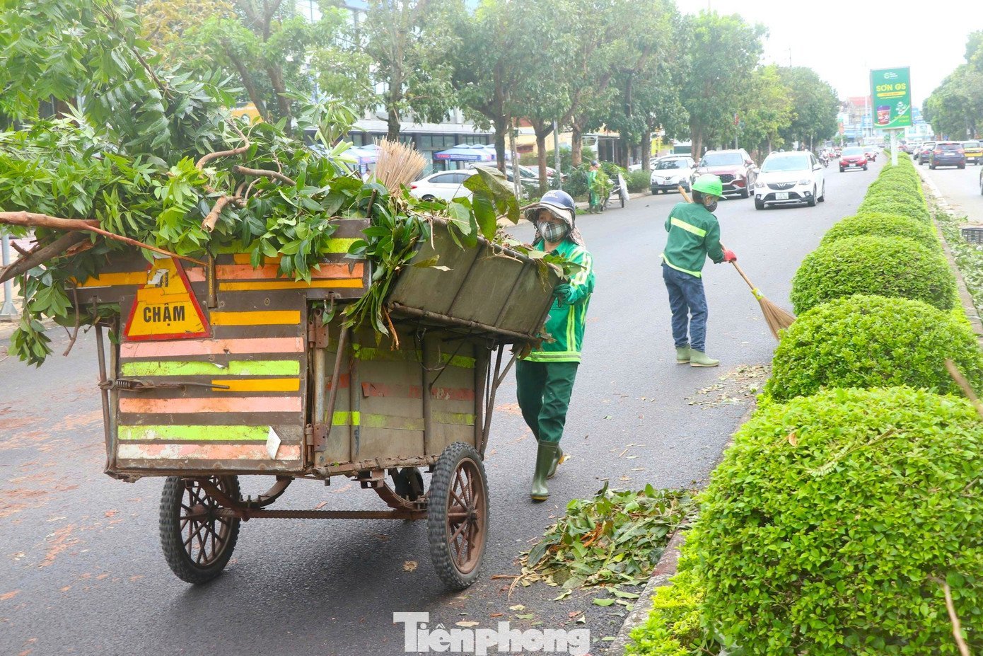 Công nhân môi trường dọn hơn 2.000 tấn rác/ngày sau bão- Ảnh 7.