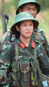 Siêu mẫu Minh Tú bật khóc thông báo rời Sao Nhập Ngũ 2025- Ảnh 6.