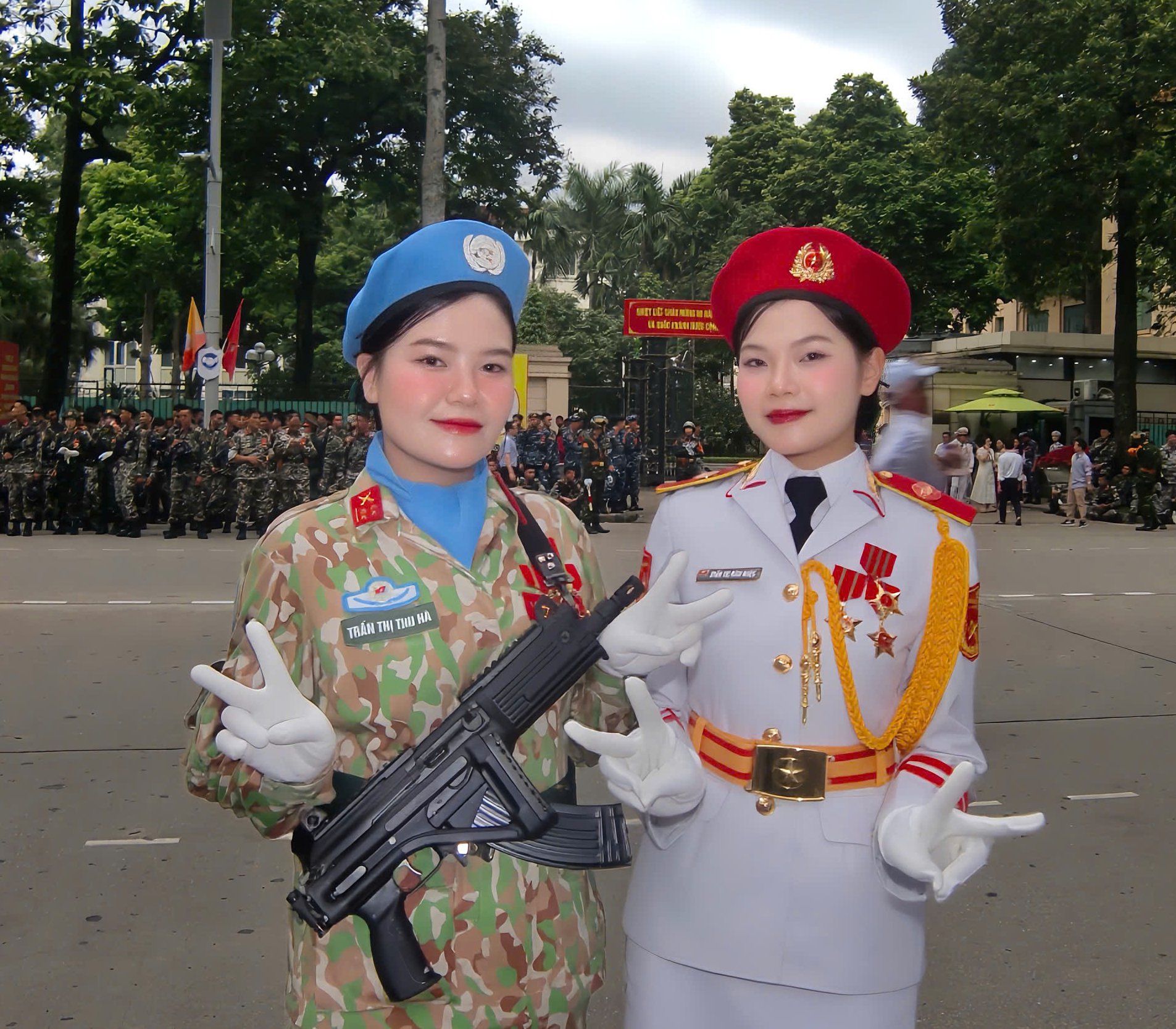 Hai chị em ruột sánh vai trong đội hình diễu binh, diễu hành - Ảnh 2.