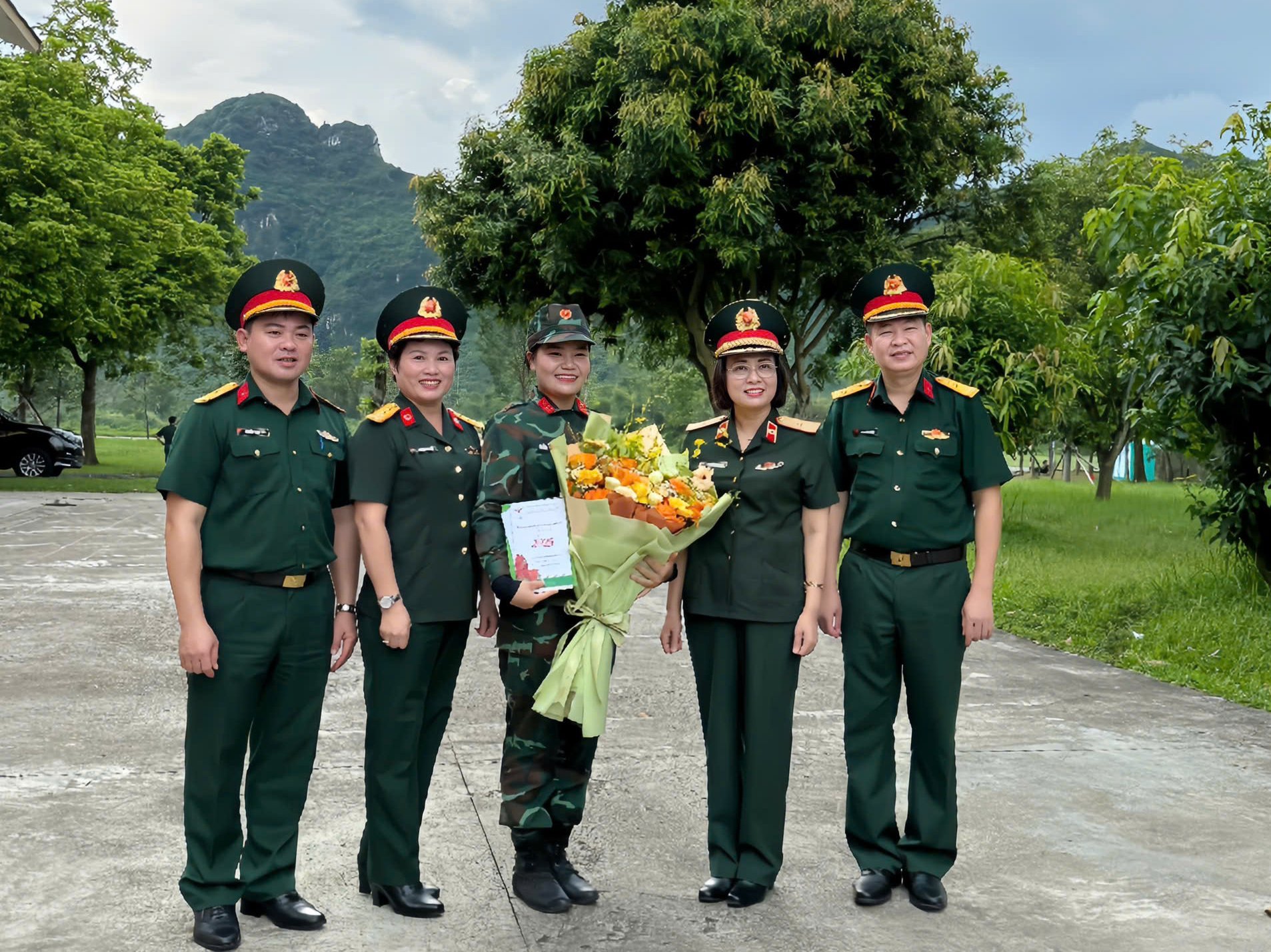 Hai chị em ruột sánh vai trong đội hình diễu binh, diễu hành - Ảnh 4.