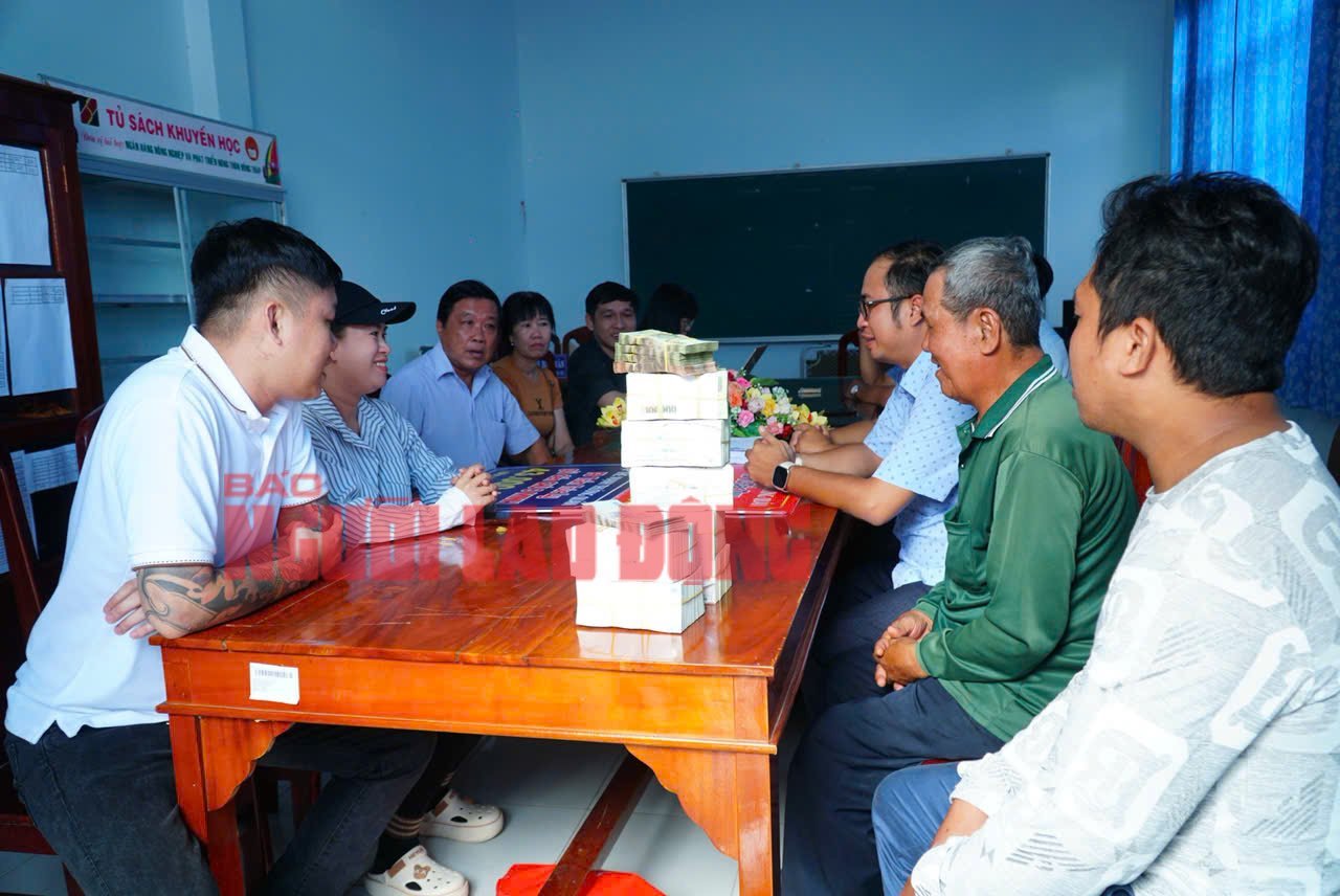 NÓNG: Ông Ba Minh nhận gần 1,6 tỉ đồng từ 2 Facebooker- Ảnh 5.