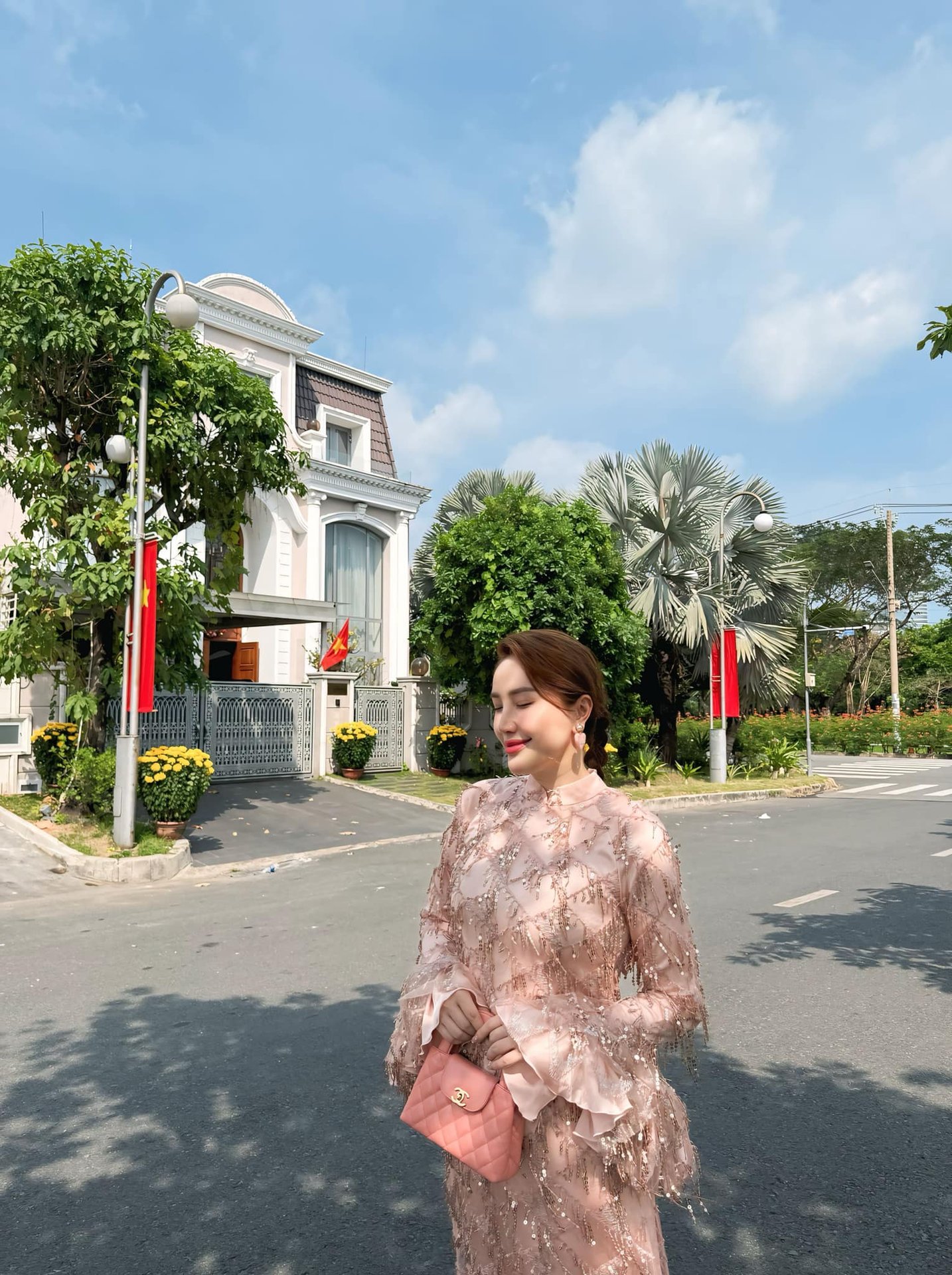 Nữ nghệ sĩ sở hữu biệt thự 2 mặt tiền ở TP.HCM, được đại gia chiều như công chúa, U40 đẹp căng tràn- Ảnh 4.
