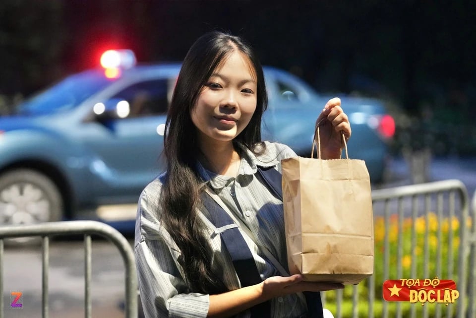 28-1756372495-ban-gai-chien-si-a80-dieu-binh-ve-anh-ay-se-cuoi-em.webp