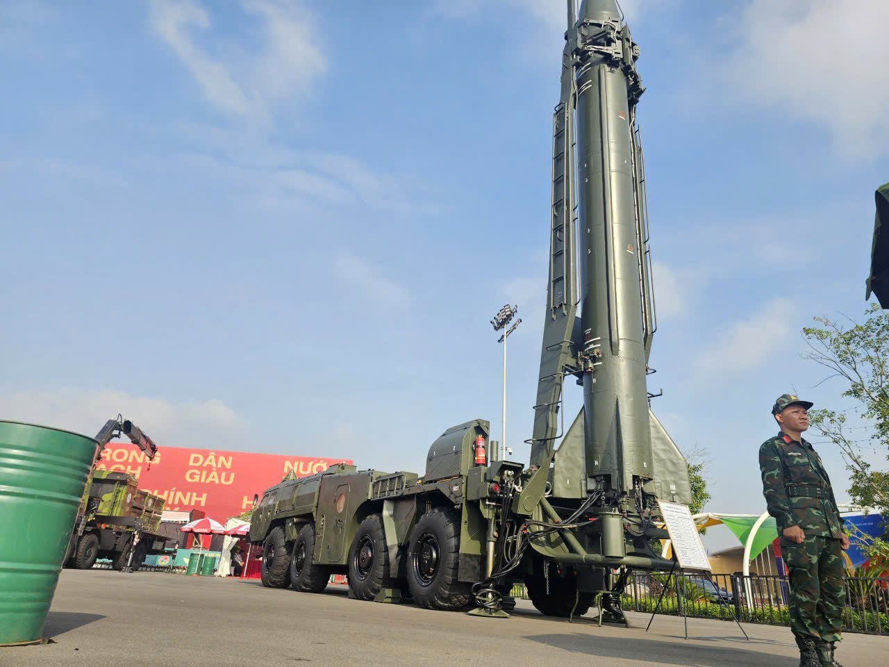 Triển lãm 80 năm Độc lập: Xe tăng , xe thiết giáp và ngư lôi lần đầu xuất hiện - Ảnh 1.