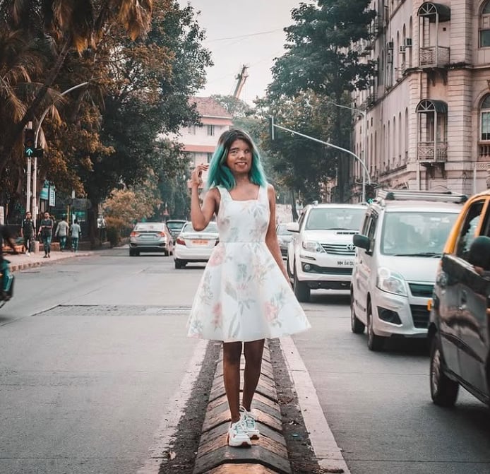 Bé gái bị cha tạt axit vì