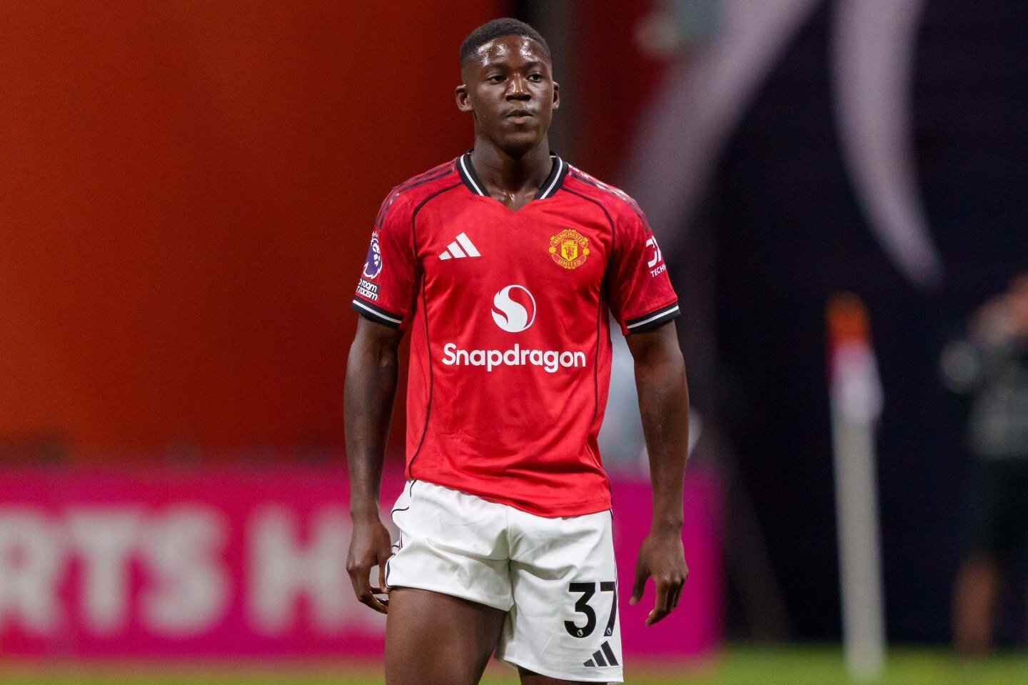 www_thesun_co_uk 37 manchester united looks game 1018792572.jpg