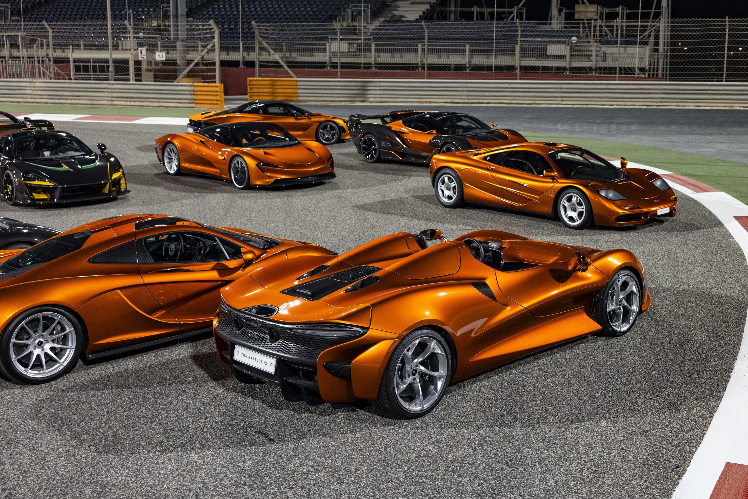 29-1756451850-dai-gia-bi-an-mua-si-bo-suu-tap-20-sieu-xe-mclaren.jpg