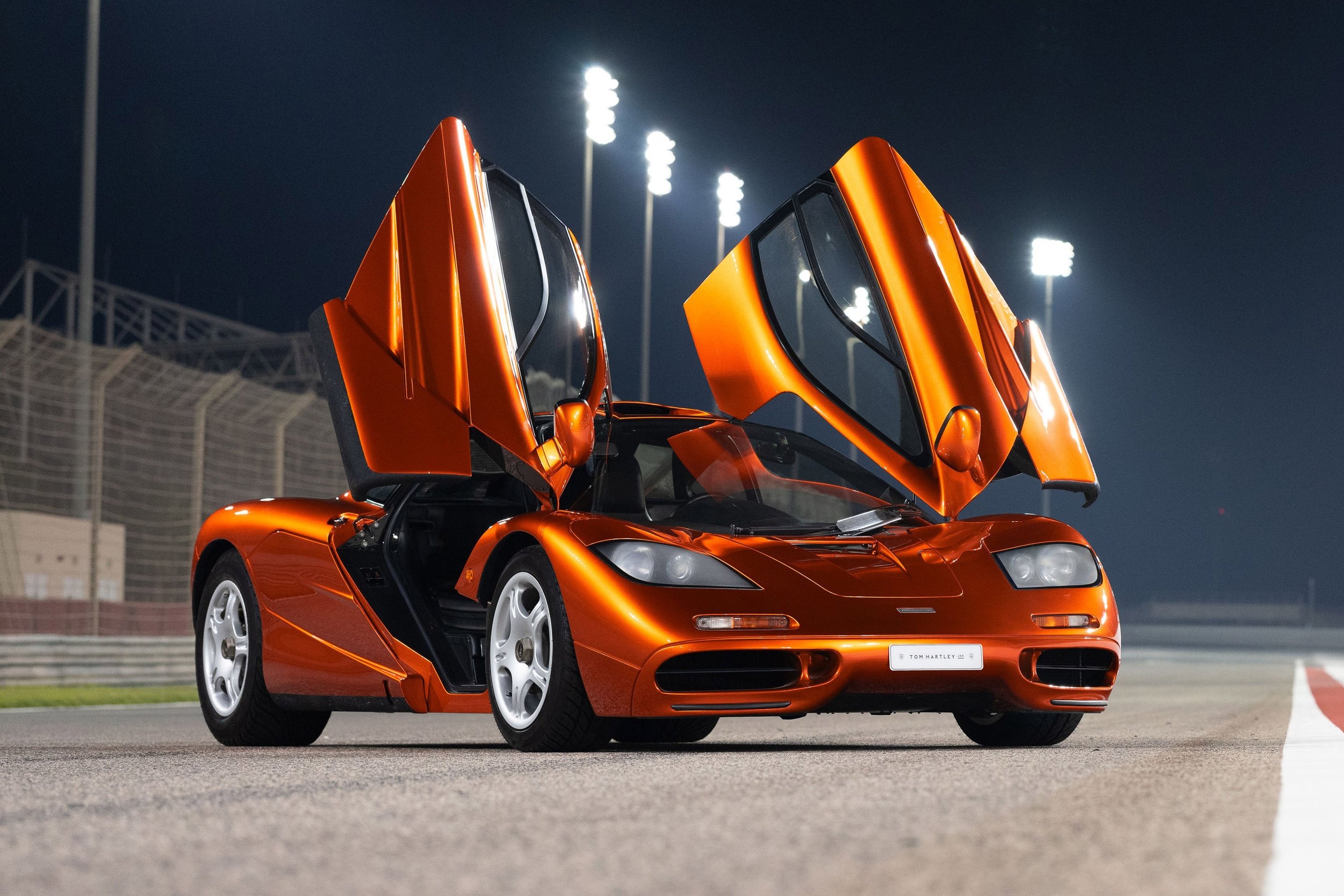 29-1756451850-dai-gia-bi-an-mua-si-bo-suu-tap-20-sieu-xe-mclaren.jpg