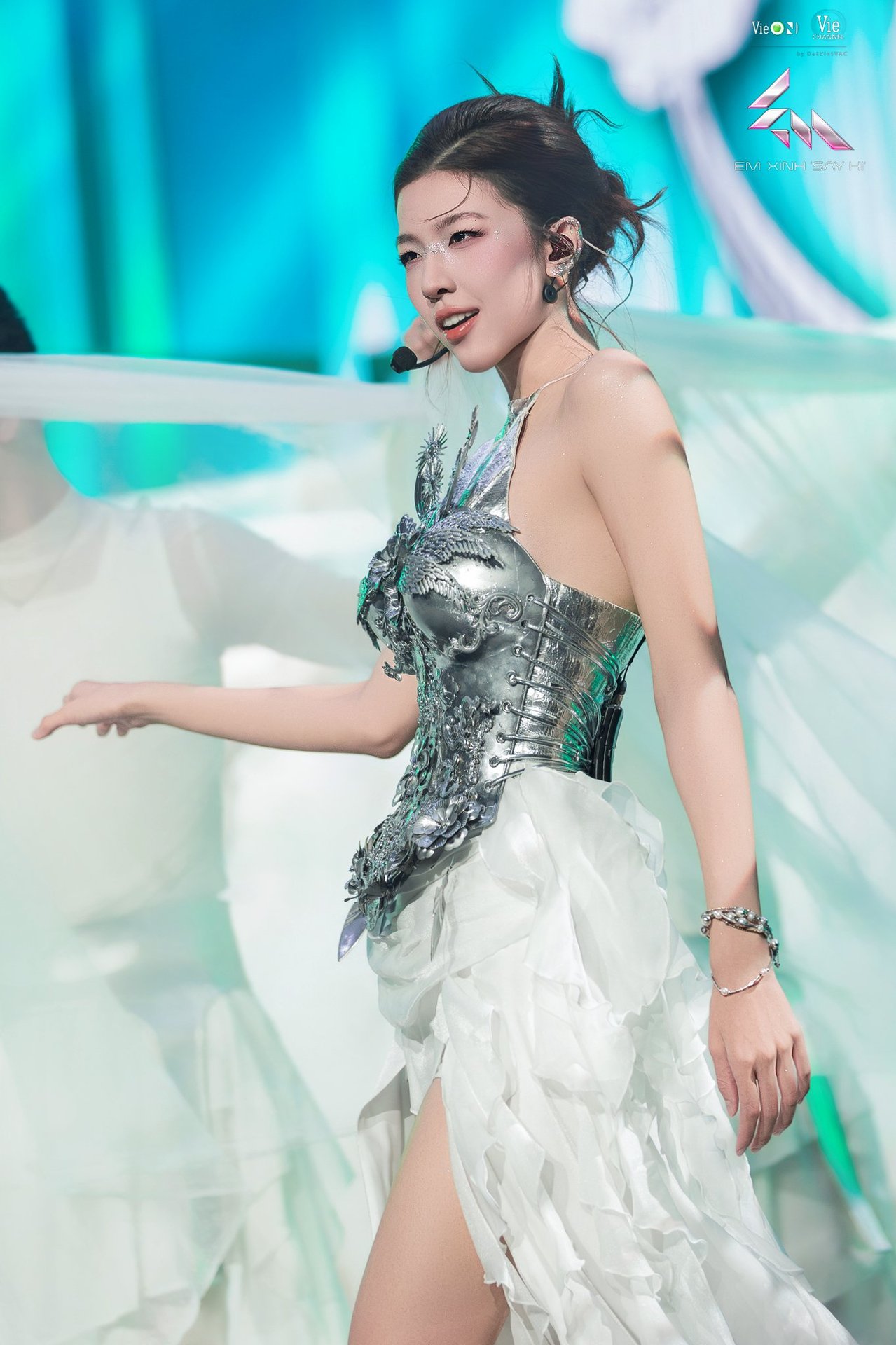 Lỗ hổng lớn của mỹ nhân “tốt nghiệp” Top 5 Em Xinh Say Hi: Visual đẹp đấy nhưng không cứu nổi nhạc dở lời ngang- Ảnh 8.