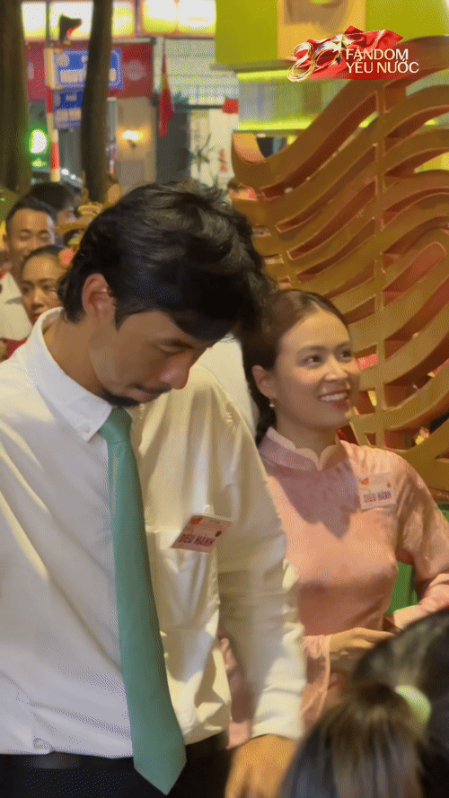 Không để ý camera, Hoàng Thuỳ Linh và Đen Vâu có 1 hành động thể hiện rõ tình cảm!- Ảnh 3.