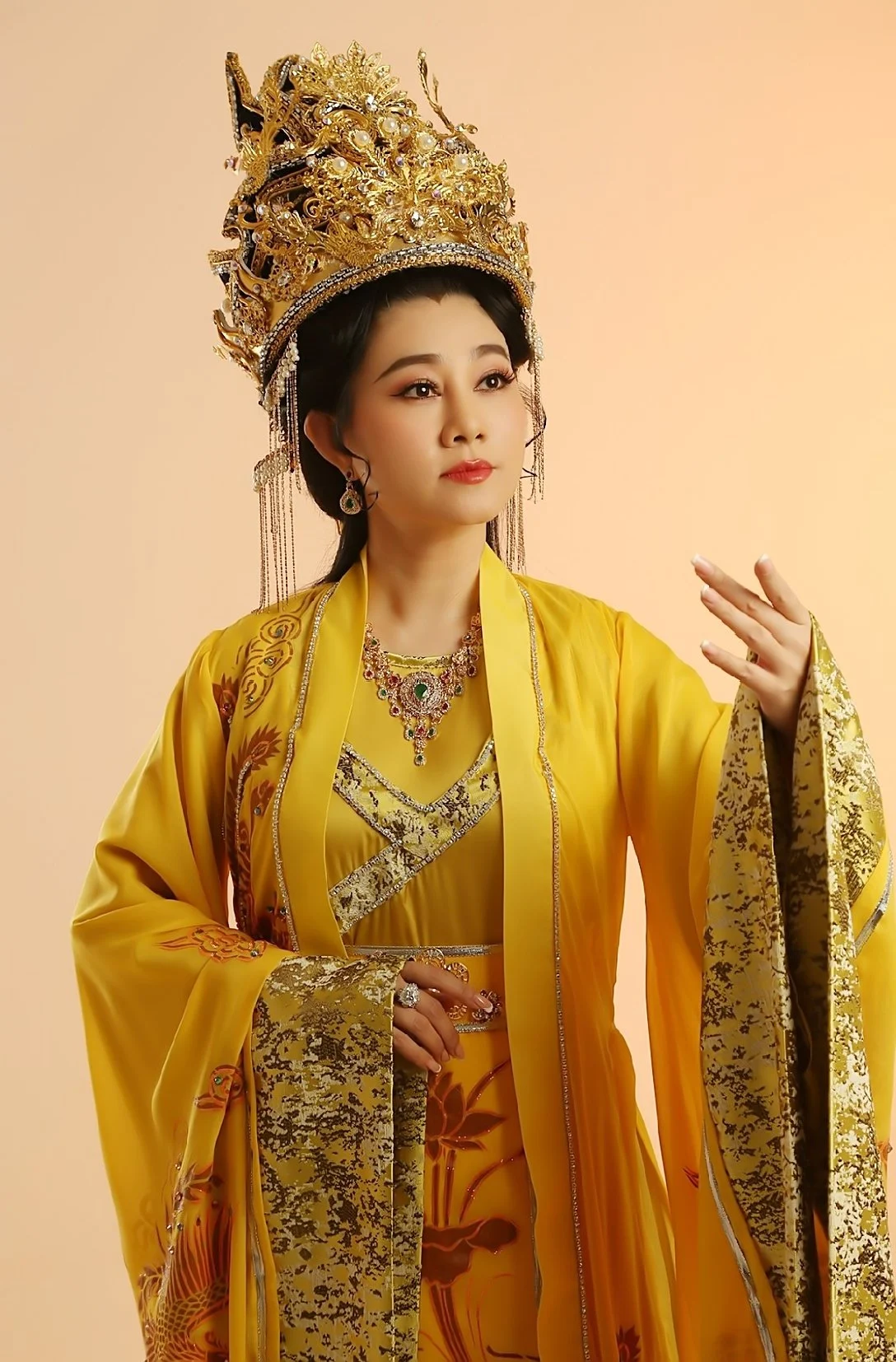 Nữ NSND giàu bậc nhất làng cải lương lần đầu công khai có chồng, ở biệt thự như cung điện, đi Roll Royce- Ảnh 1.