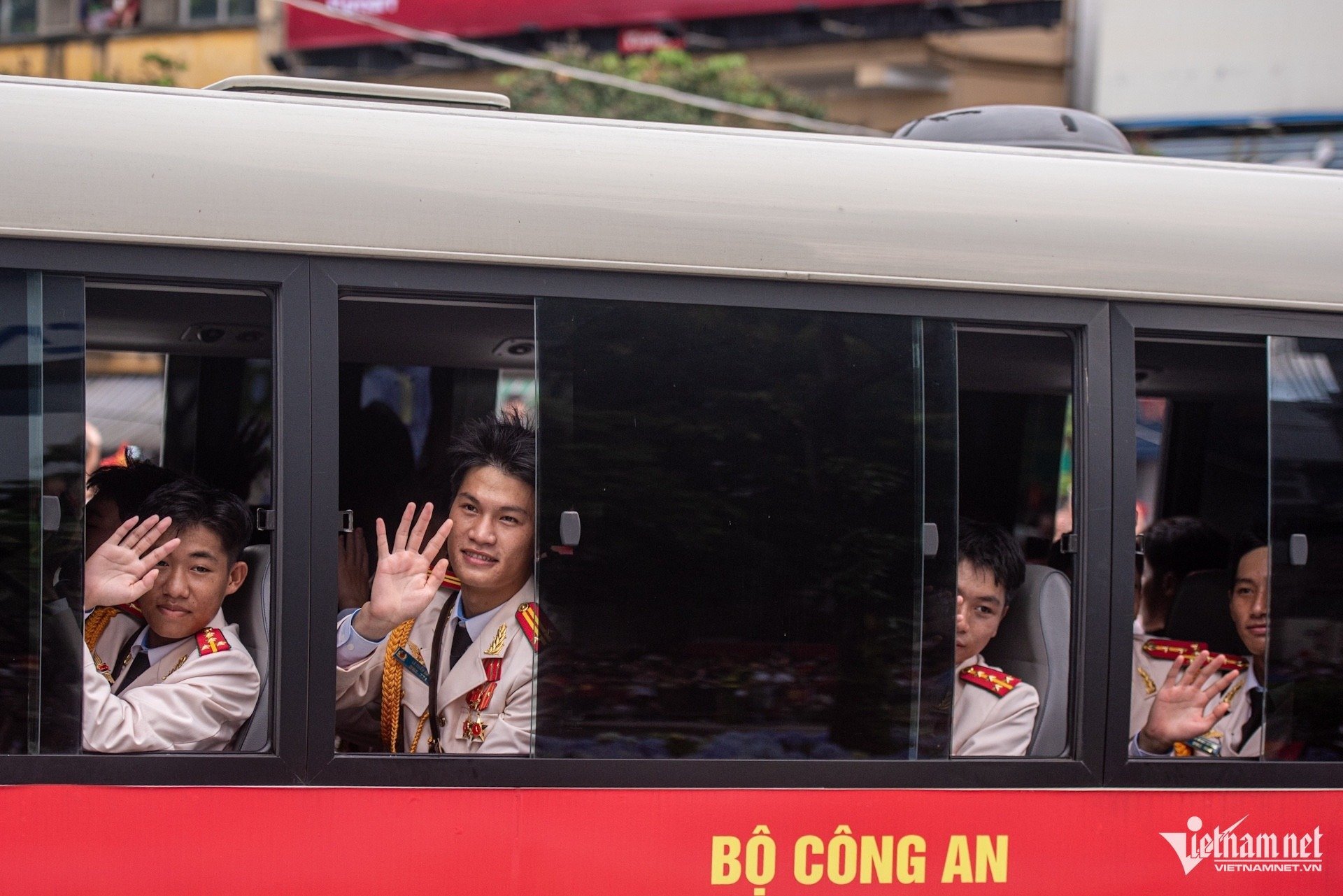30-1756521112-khoi-dieu-binh-trung-quoc-lan-dau-luyen-tap-tren-quang-truong-ba-dinh.jpg